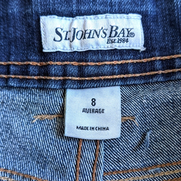(2/$25) St John's Bay cropped blue jeans knee-length denim shorts - Picture 4 of 14